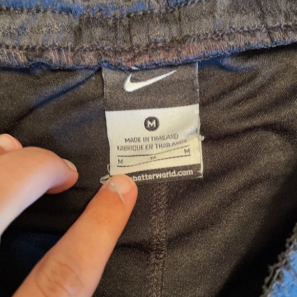 Men’s Nike Athletic Shorts - Picture 2 of 3